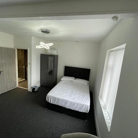 Pc Homes Room C Хайд Экстерьер фото